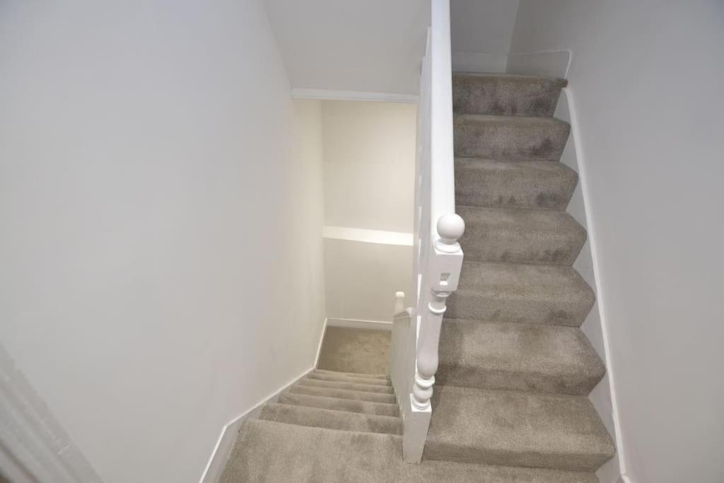 The Hive 4 Bed House Pool Table Air-Con Villa Maidstone Luaran gambar